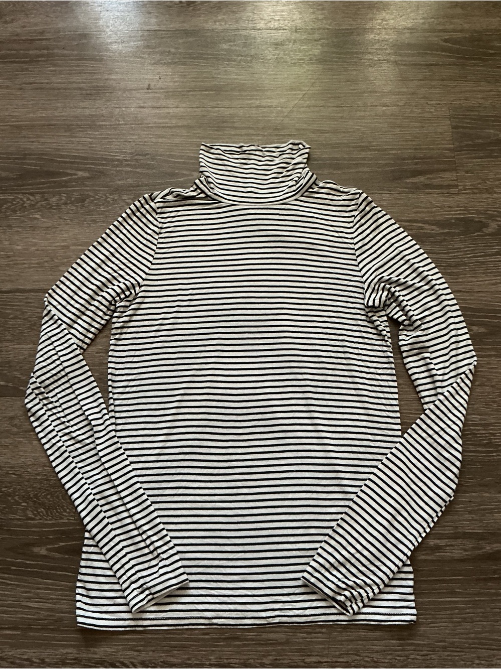 Striped Turtleneck Long-Sleeve Top - Black & White